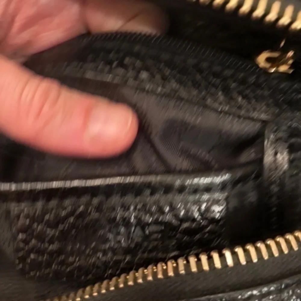Michael kors black leather smythe turnlock bag